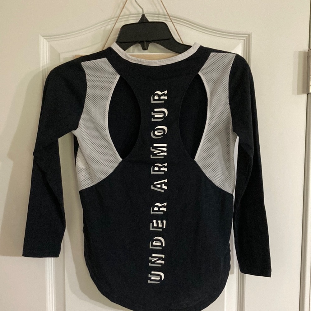 4/$10 Under Armour Girls long sleeve top